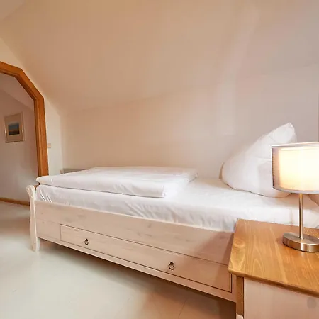 Semesterbostad Strandschloesschen - Haushaelfte 3 *