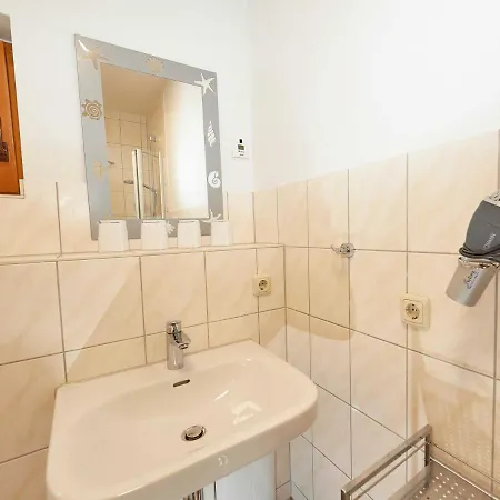 Prázdninový dům Strandschloesschen - Haushaelfte 3 *